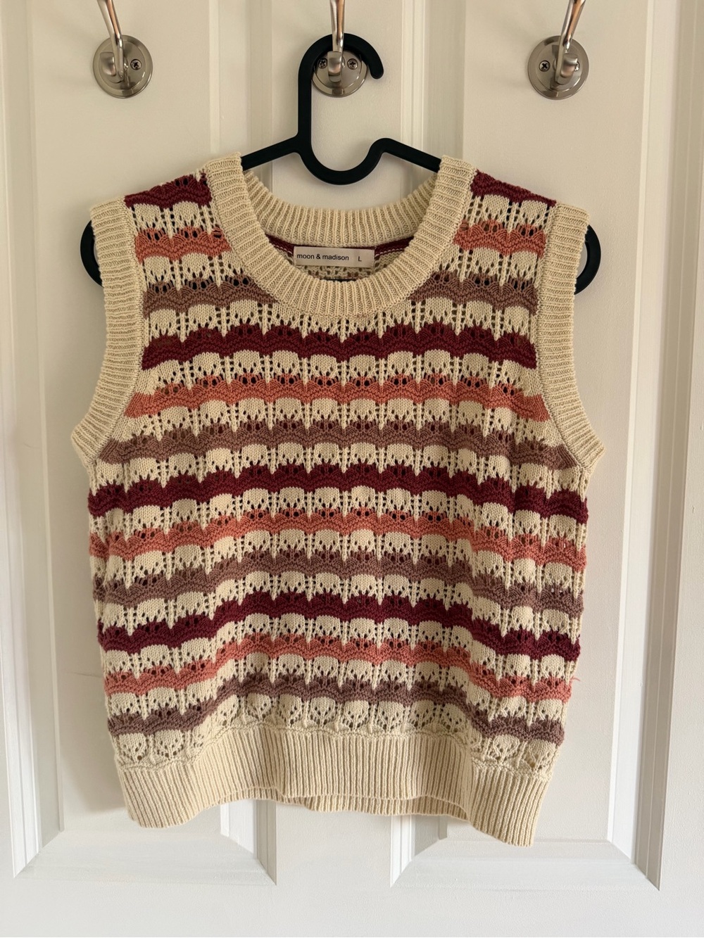 Moon & Madison Cream Knit Stripe Sleeveless Sweater Vest